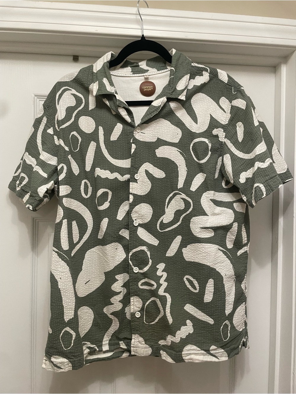Common People Short-Sleeve Printed button Shirt in Olive Green & White textured